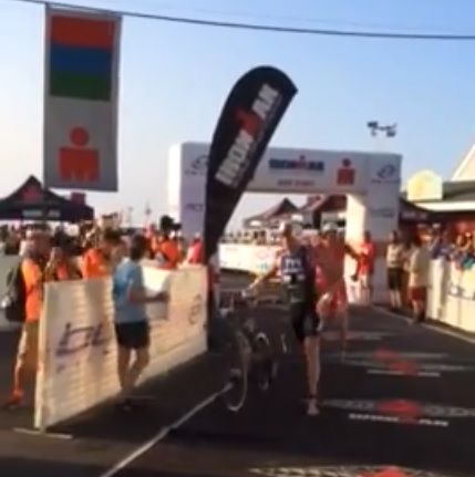 VIDEO: Pro Men exiting T1 and Heading on to Bike at Ironman World Championship 2014