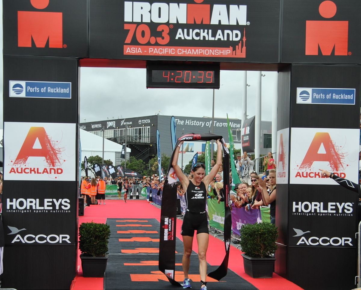 Annabel Luxford wins Ironman 70.3 Auckland Asia Pacific Championship 2013