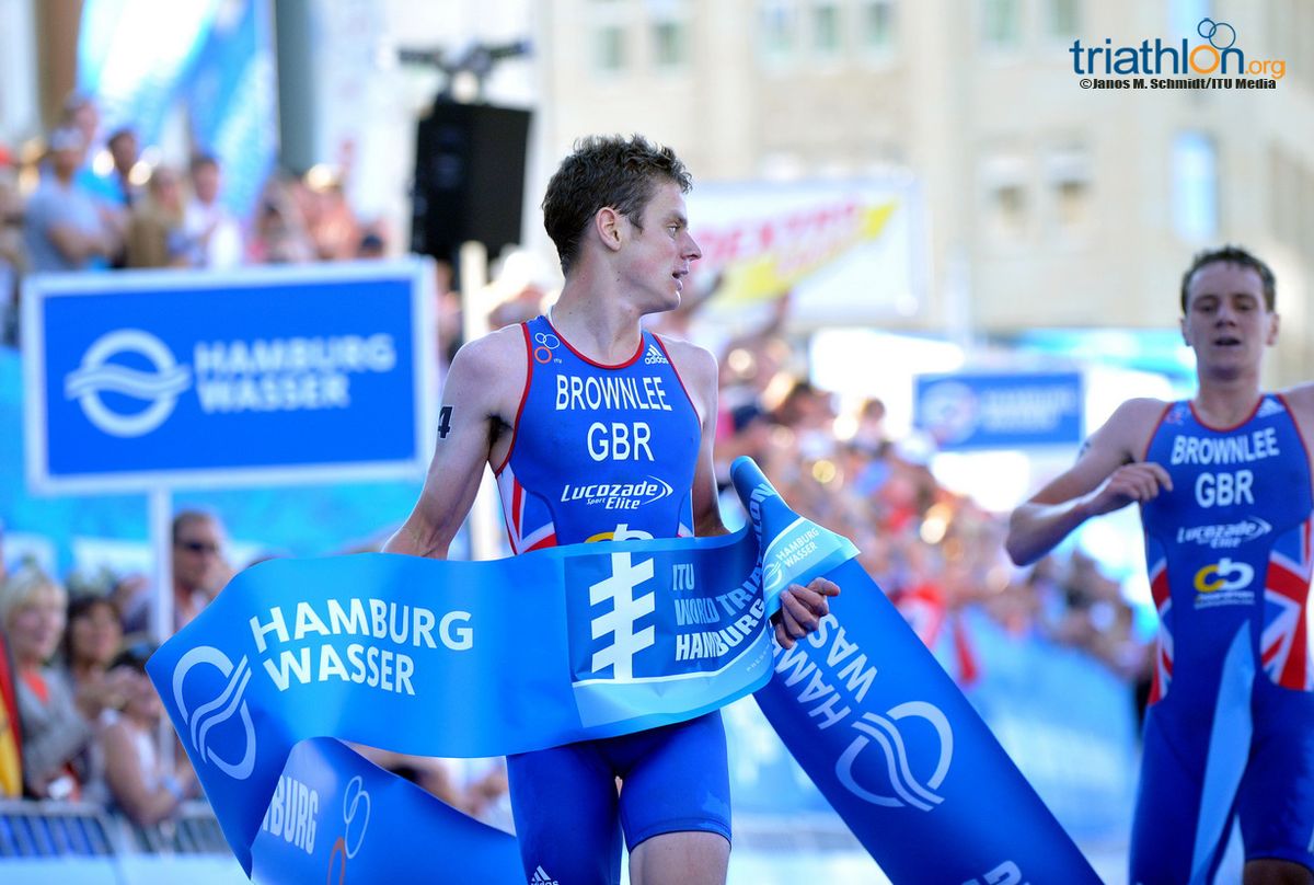 Jonathan Brownlee snatches gold from brother Alistair in epic finish at World Triathlon in Hamburg