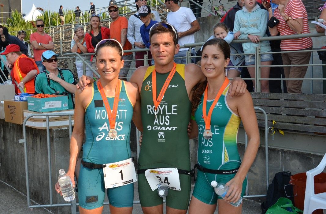 Aaron Royle and Emma Moffatt win the Gulf Western Oil Nepean Triathlon 2013