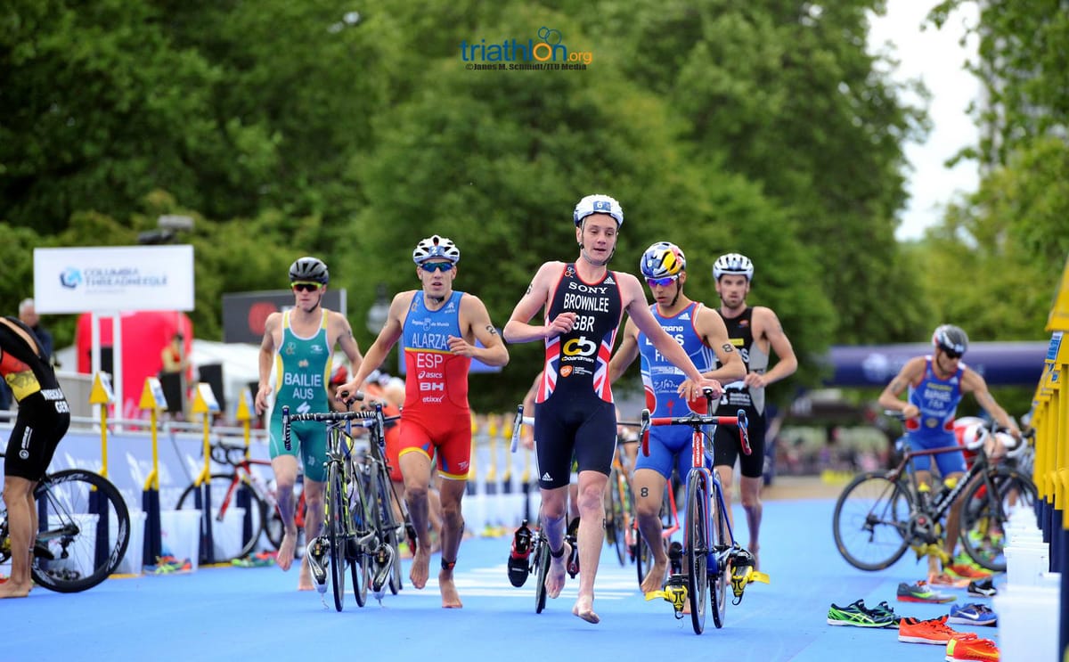 Alistair Brownlee kicks down early to run away with the 2015 ITU World Triathlon London