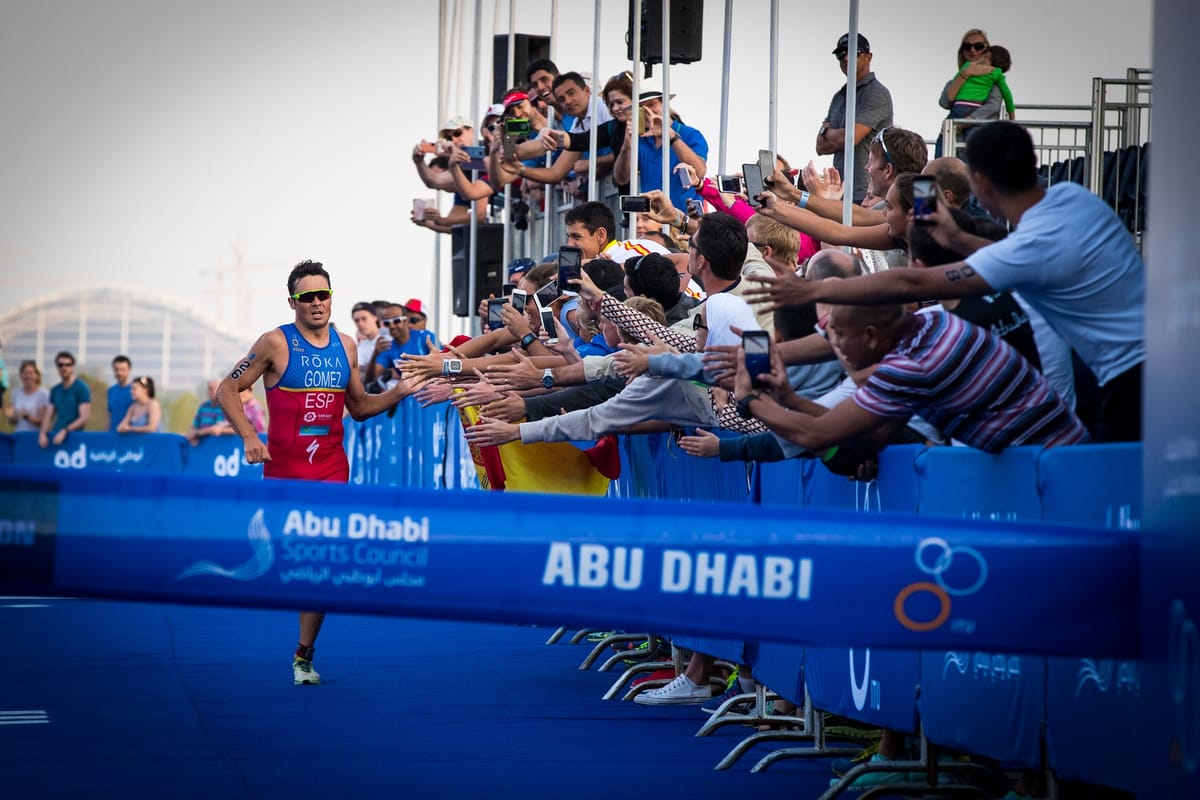 ITU Moments of 2017: Javier Gomez Wins Abu Dhabi After Bike Accident