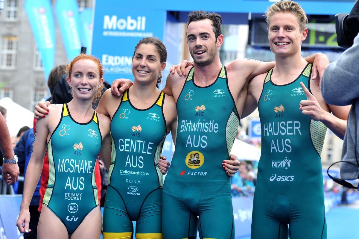 ITU Moments of 2017: Team Australia Wins Mixed Relay Hamburg Championship