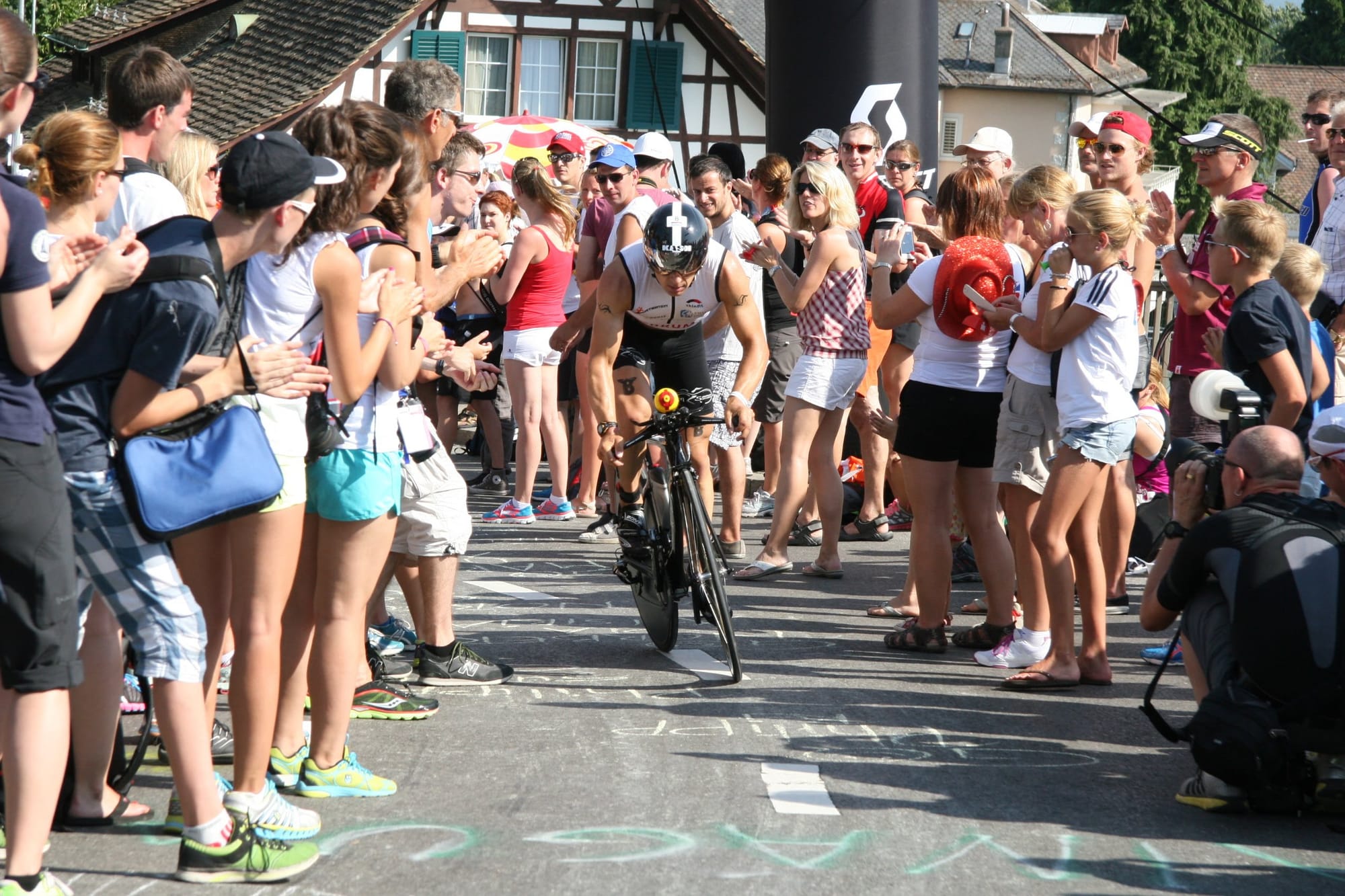 Ironman: Nick Kastelein and Celine Schärer win Ironman Switzerland Post image