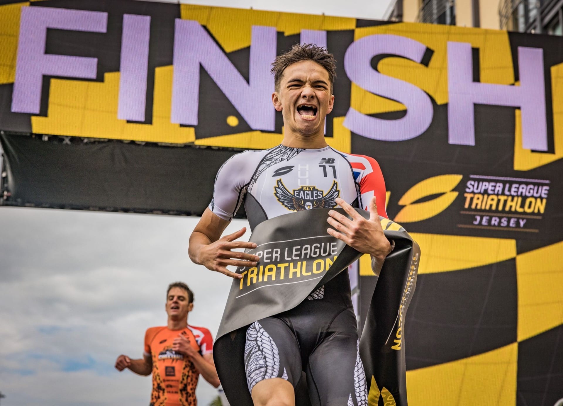 British Olympic Hero Alex Yee In Thrilling Sprint Finish With Jonathan Brownlee In Super League Triathlon Jersey Post image