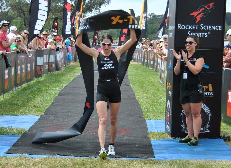 Annabel Luxford's first 70.3 victory in Canberra, Australia (Dec 2012)