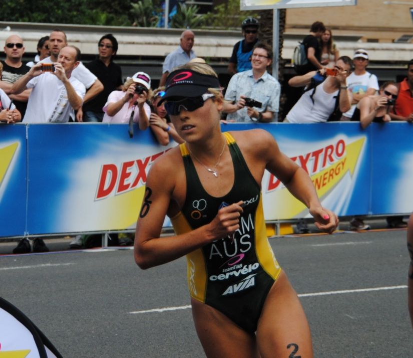 Felicity Abram racing hard at the Sydney ITU in 2011